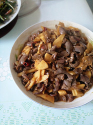 酸笋炒鸭杂