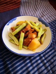 五花肉焖豆角
