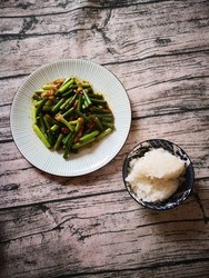 熟肉炒蒜毫