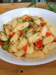 肉末荸荠炒双椒