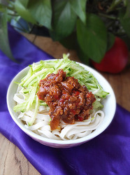 蘑菇肉酱拌面