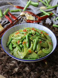 苦瓜炒豆角