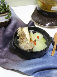 青萝卜骨头汤