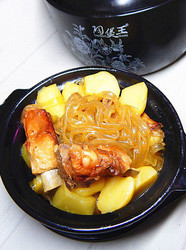 土豆粉条炖肋排
