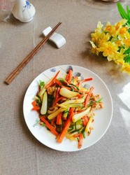茭头炒鸡丝