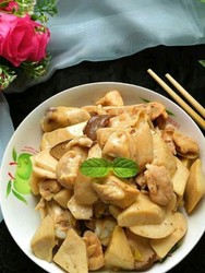鸡腿炒菇