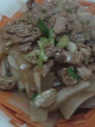肉片炒红白萝卜