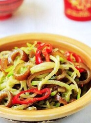 青萝卜炒肉皮