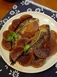萝卜焖鲫鱼
