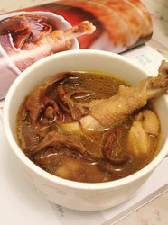 茶树菇煲鸡汤