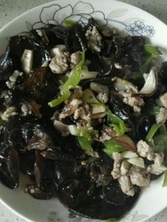 香菇木耳炒肉