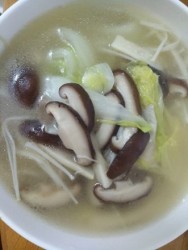 菌菇鲜汤