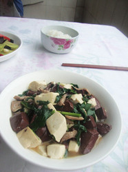 【猪血豆腐烩韭菜】