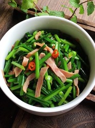 韭菜苔炒火腿肉
