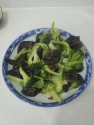 西兰花炒木耳
