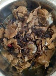 鸡腿炖榛蘑