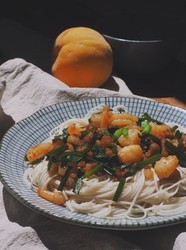 醋溜虾仁肉末凉面