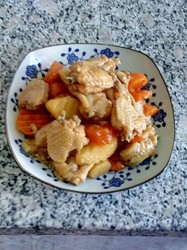 鸡趐炖土豆胡萝卜