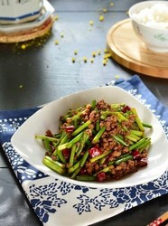 肉末炒蒜薹