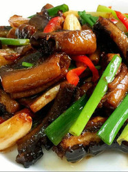 大蒜焖黄鳝段煲
