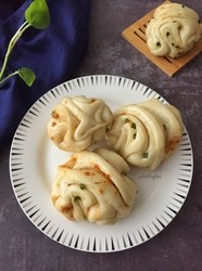 肉松葱花卷