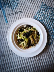 绿豆芽炒蒜苗