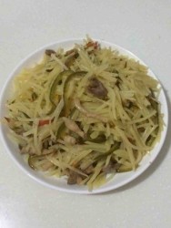 青椒土豆炒肉丝