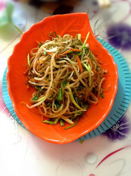 蒜苗炒绿豆芽