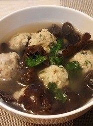 黑木耳鱼丸汤