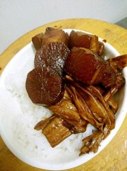电饭锅版萝卜腐竹炖五花肉