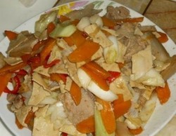 大葱豆皮炒肉