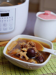 莲藕红枣牛骨汤