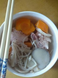 蘑菇胡萝卜排骨汤