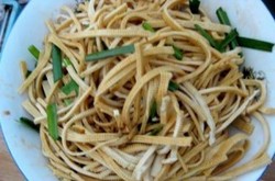 韭菜拌豆腐皮