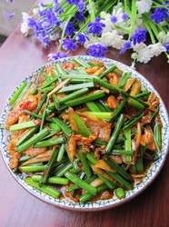 韭菜花炒肉