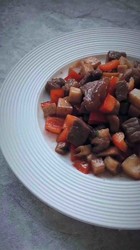 杂蔬牛肉粒
