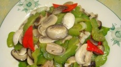 三菇炒苦瓜