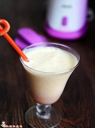 简单又好喝的--菠萝奶昔