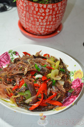 洋葱炒熏兔肉