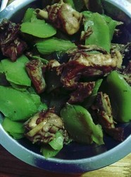 莴苣炒鸡肉