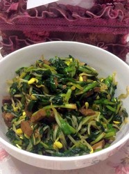 黄豆芽肉丁炒韭菜