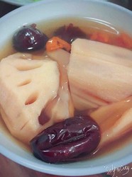 莲藕红枣汤。