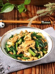 大蒜烧鸡蛋