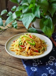 最受欢迎小炒之一酸辣土豆丝