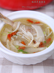 菌菇炖鸡汤
