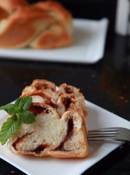 绿豆沙辫子面包