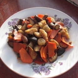 蘑菇胡萝卜溜肥肠