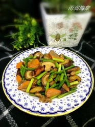 蒜苔香菇炒烤鸭肉
