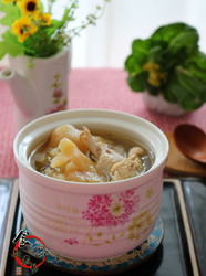 排骨鸡肉炖花胶