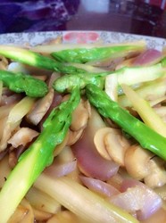 芦笋洋葱炒蘑菇